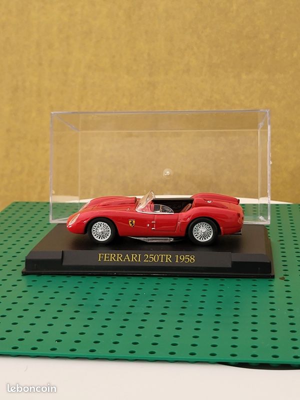 ✨️🇮🇹 Miniature FERRARI 250 TR - 1958 au 1/43 - Fabrication Ixo Models - Boîte vitrine - Très bon état ✨️✨️ (image 10)