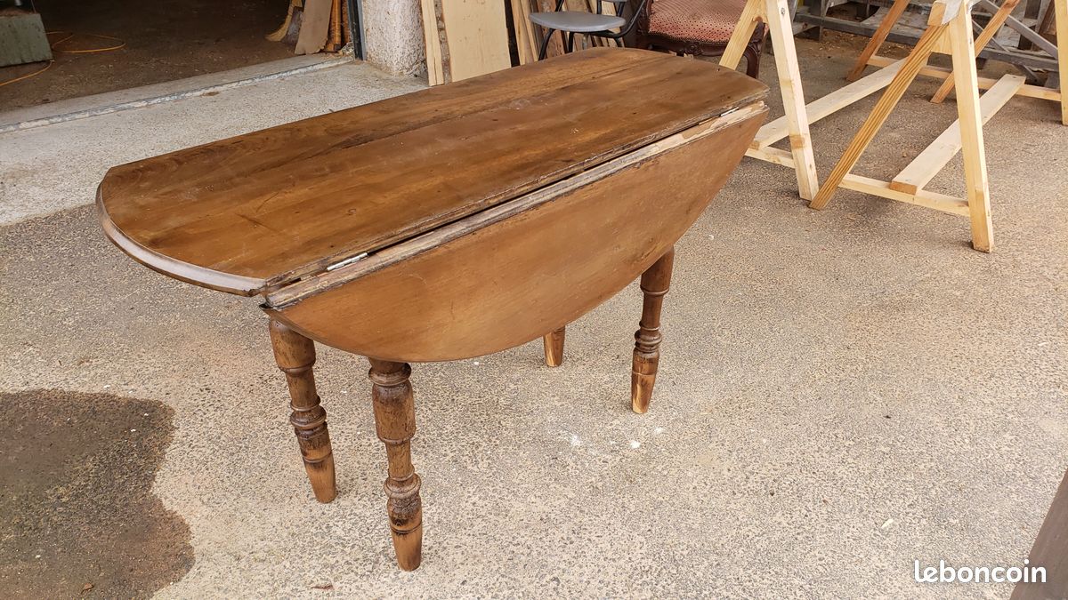Table ovale à rabats en noyer (image 2)