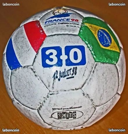 Ballon de football collector de la FFF avec signatures des joueur