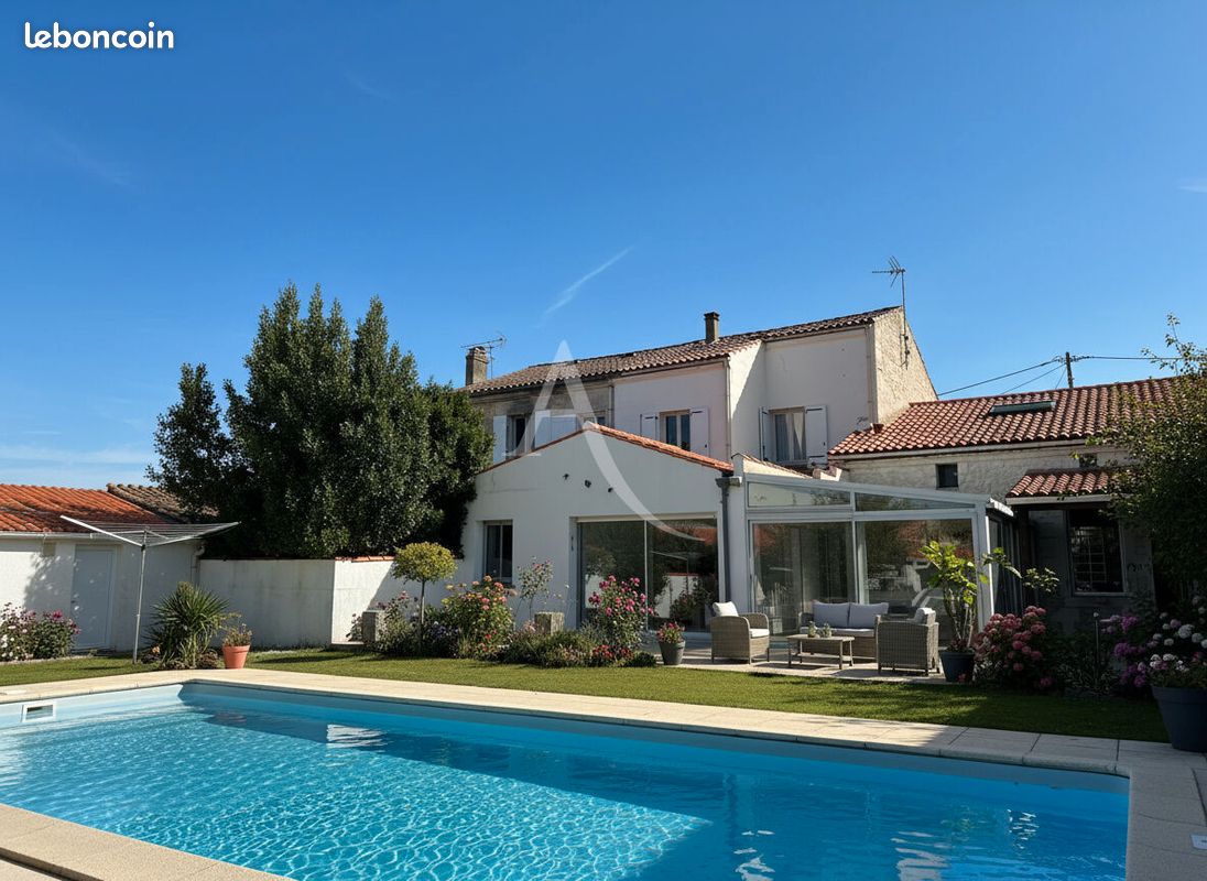 Maison 6 pièces 194 m² · à Rochefort · 194 m² · 391 875 €
