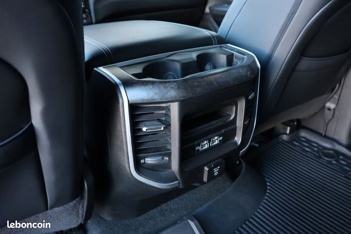 Dodge RAM 1500 Big Horn 5.7 V8 HEMI eTorque 396 ch – BVA – 4x4 – CarPlay – Caméras – R22 (image 16)
