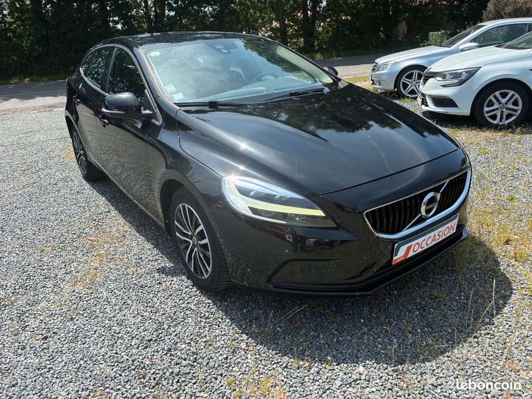 Volvo v40 d2 momentum 120cv (image 2)