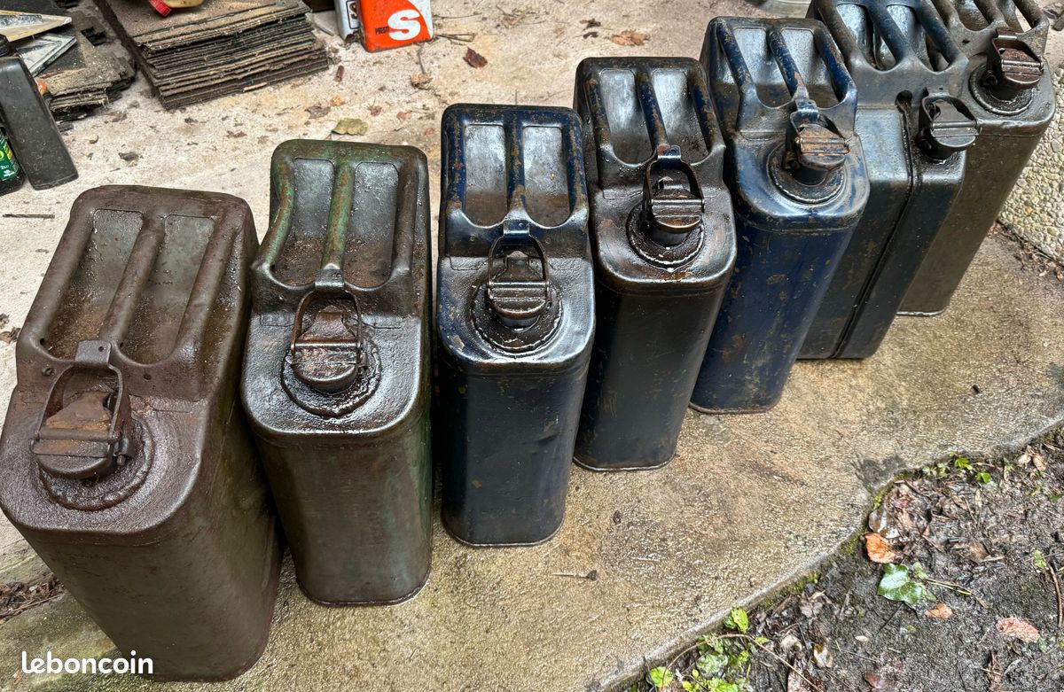 Jerricans métalliques armée US (image 1)