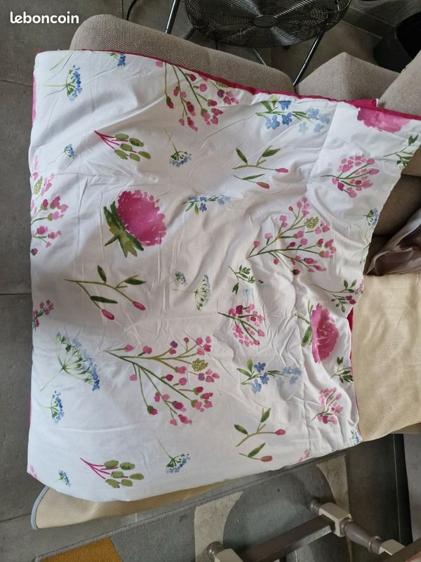 Couette / Dessus de lit réversible 180x180 cm - Motifs floraux / Rose fuchsia Damart (image 2)