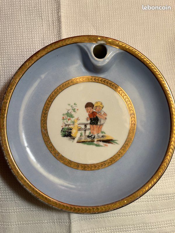 Assiette chauffante ancienne pour enfant – porcelaine décor scène enfantine – 18 cm (image 1)