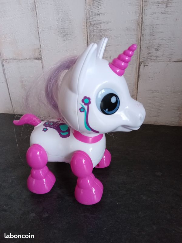 Petite licorne articulée et interactive (image 2)