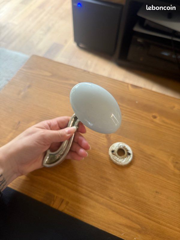 Plusieurs poignées de porte vintage avec bouton en porcelaine blanche (image 4)