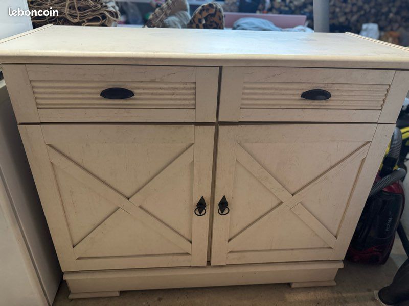 Vend meuble bas et table hexagonale (image 1)