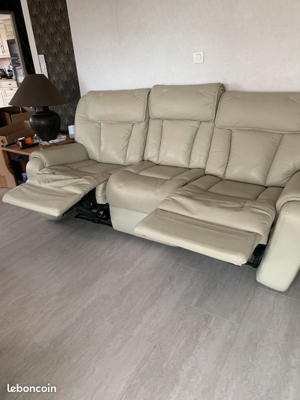 Vends salle à manger et banquettes (image 3)