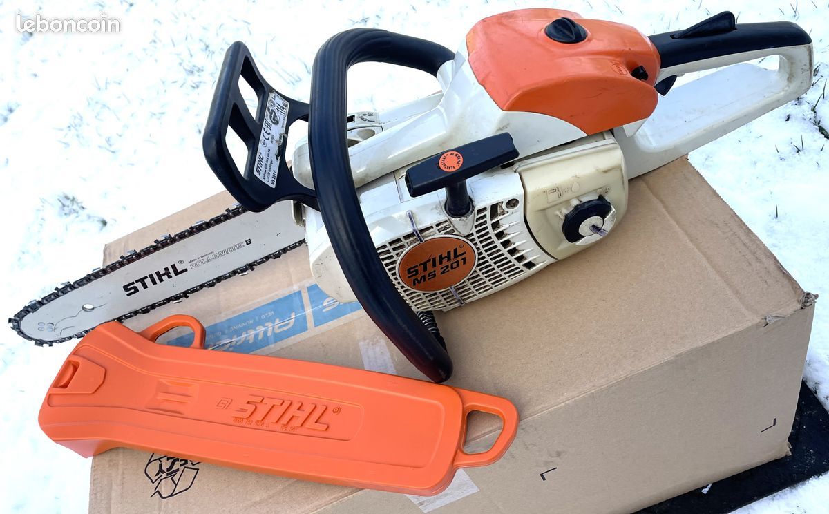 Chaine tronconneuse stihl d'occasion - Matériel et outils de bricolage -  leboncoin