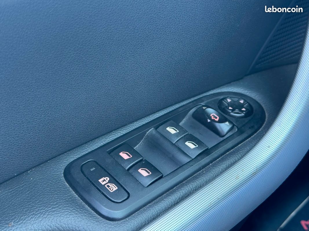 PEUGEOT 308 1.6 THP 200ch GTi (image 23)
