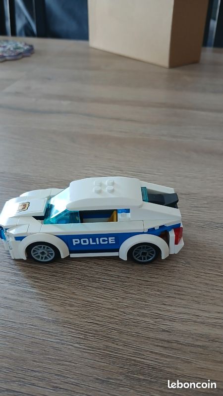 Petite voiture police lego (image 2)