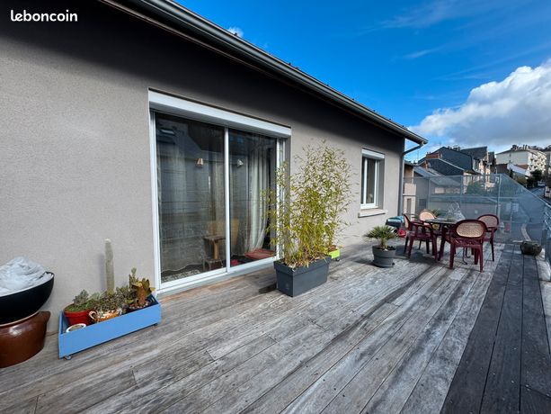 Maison de ville avec jardin, grande terrasse et garage
