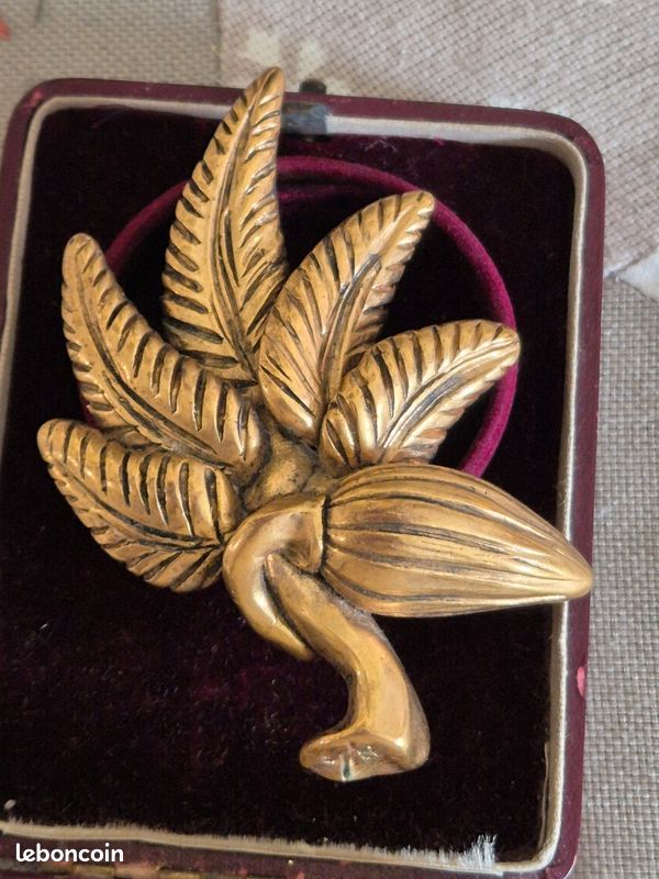 Vintage résine brooch - France