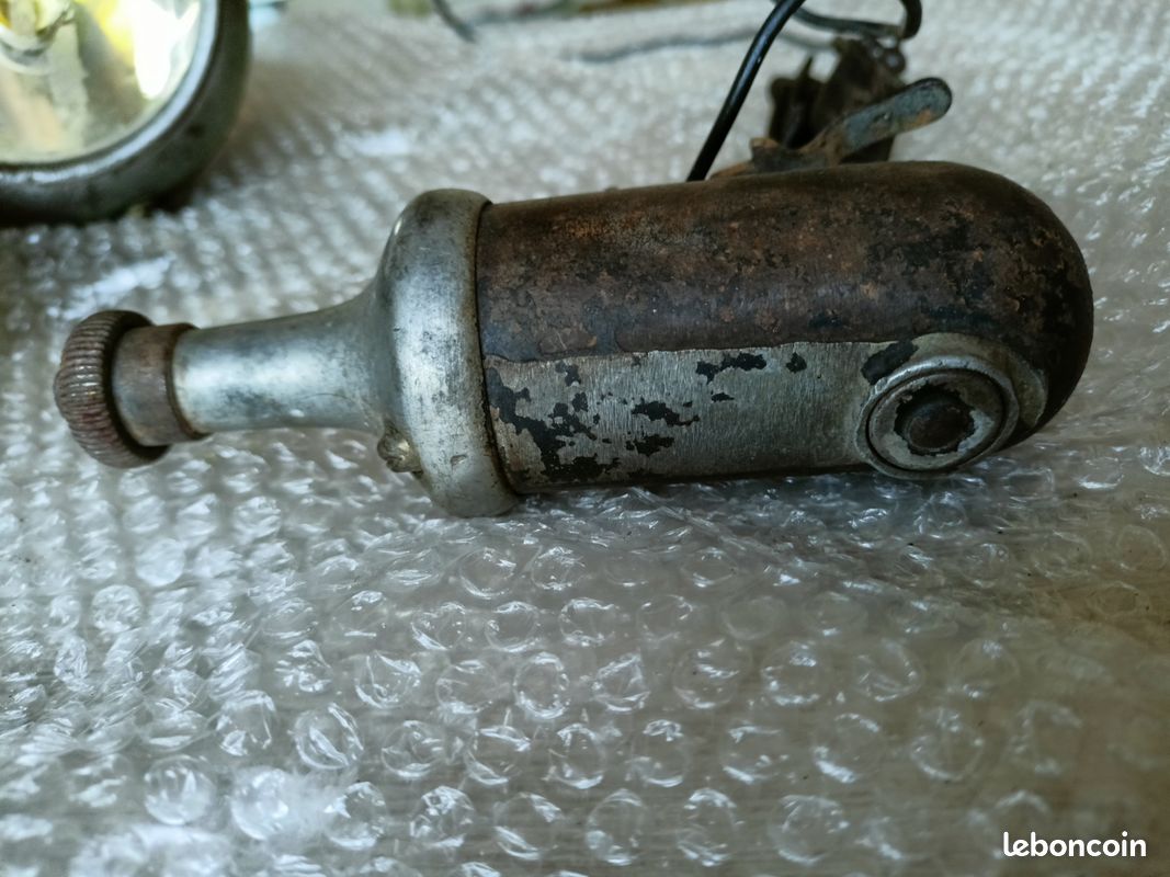 Ancienne Dynamo Pour Vélo Ancien Modèle 284 - État Fonctionnel