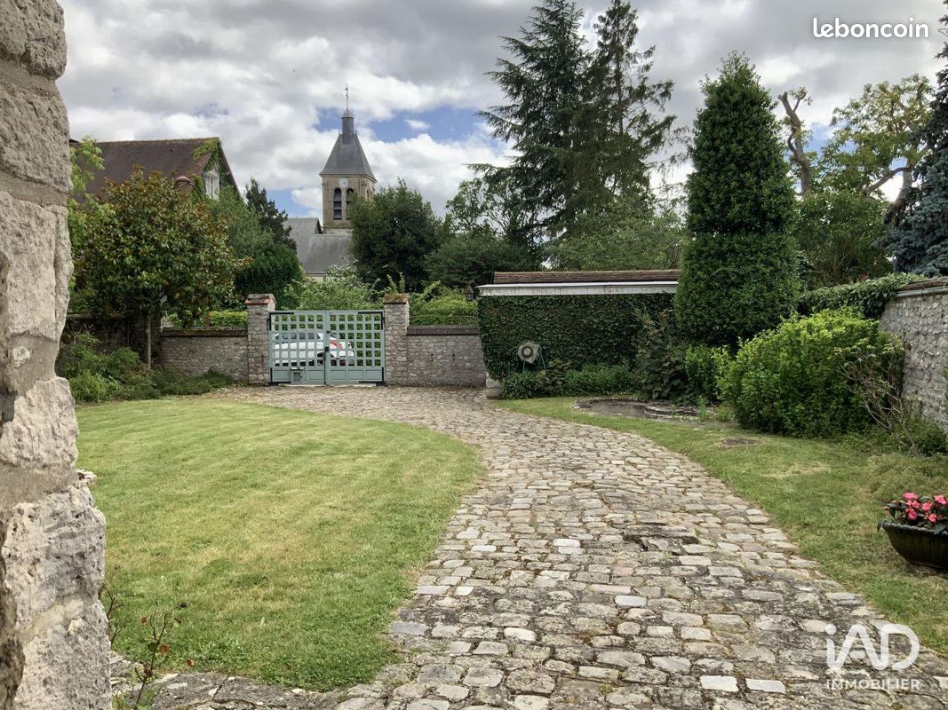 Maison 6 pièces 235 m² · à Dammartin-en-Serve · 235 m² · 585 000 €