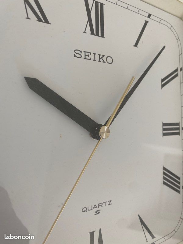 Achat Horloge murale Seiko effet marbre avec trotteuse silencieuse QXA760GN