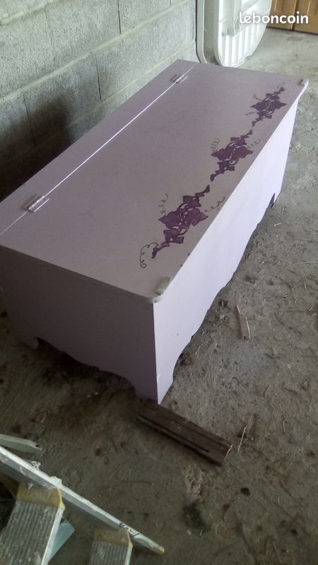 Coffre en bois (image 1)