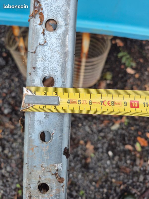 Tube pré-percée pour étagère (image 3)