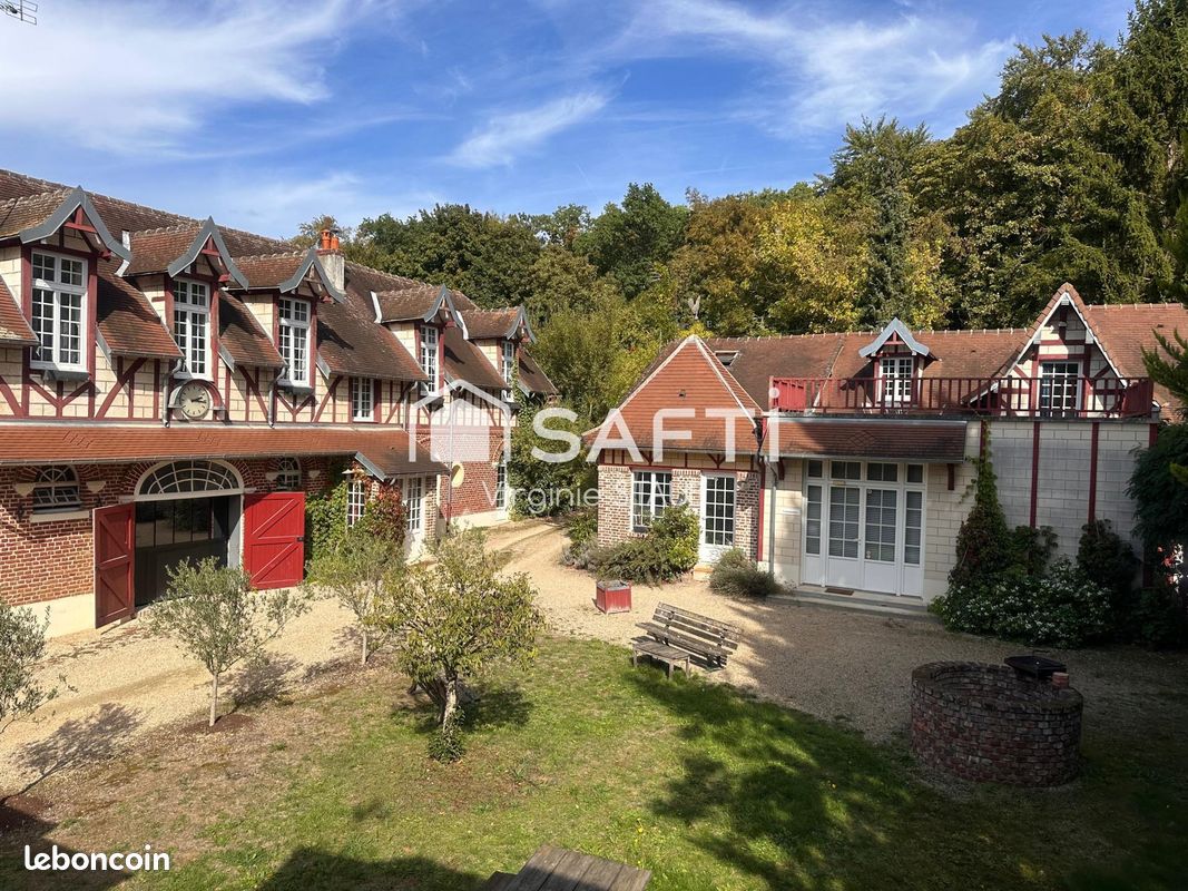 Maison 25 pièces 615 m² · à Vieux-Moulin · 615 m² · 899 000 €