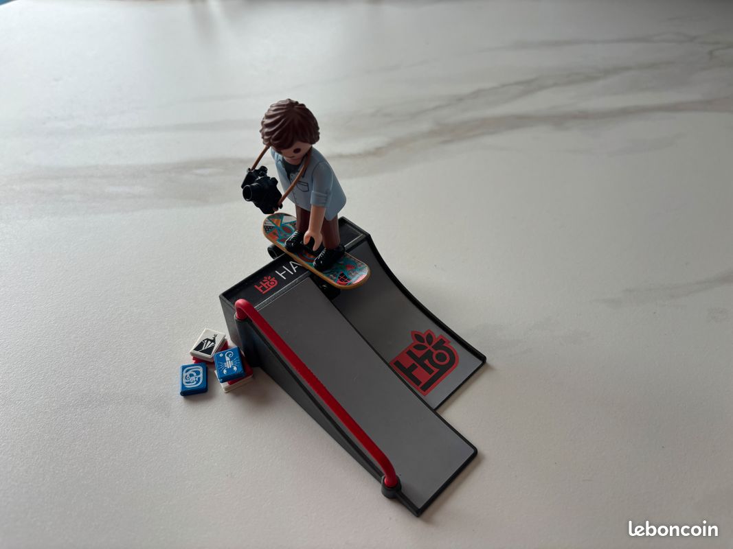 Playmobil 9094 Garçon avec skateboard - Skateboarder (image 2)