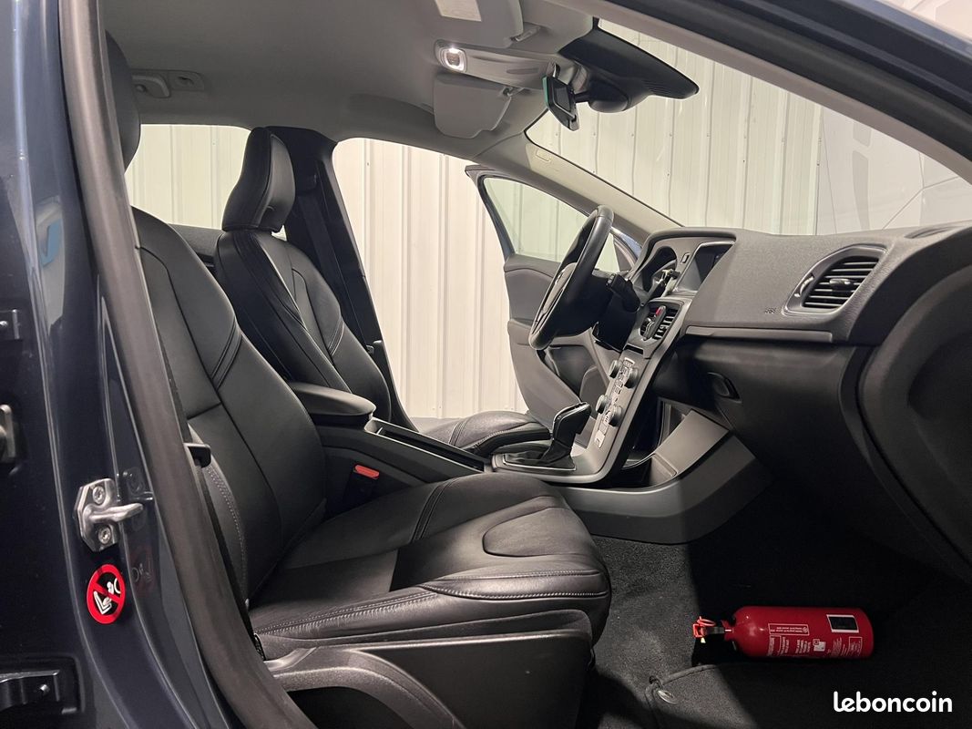 VOLVO V40 D2 120 Geartronic 6 Momentum (image 8)
