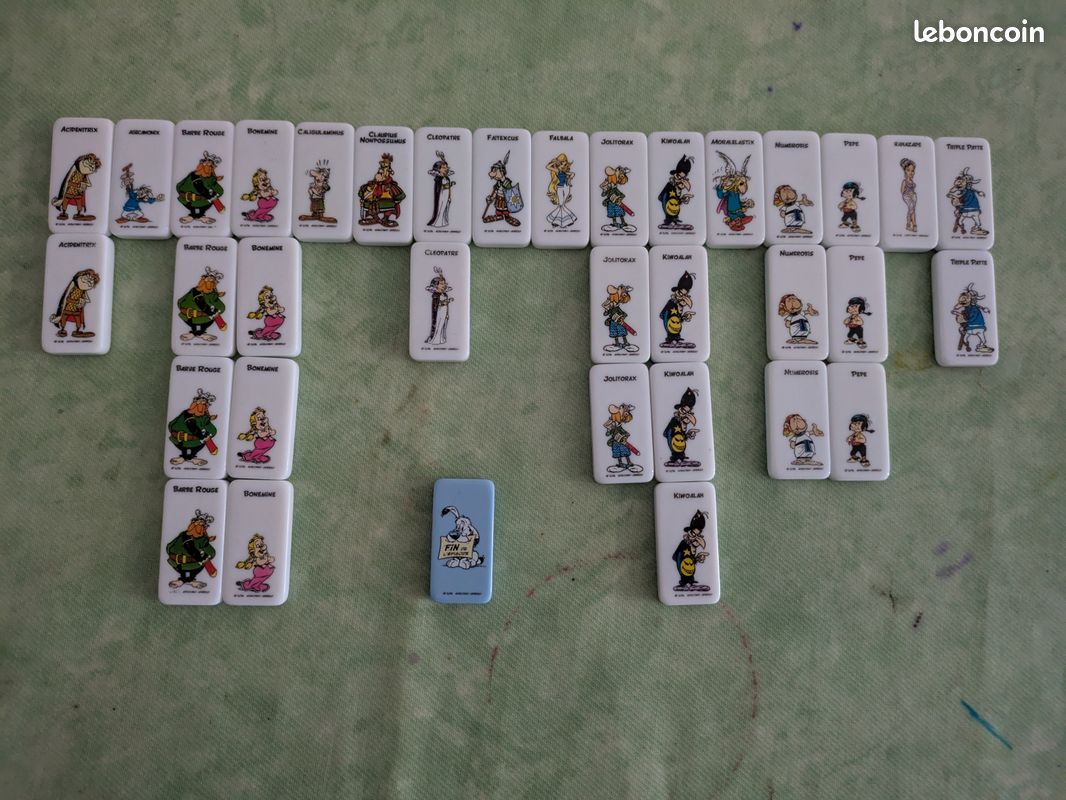 JEU DE SOCIÉTÉ Dominos ASTERIX plateau métal sac boîte