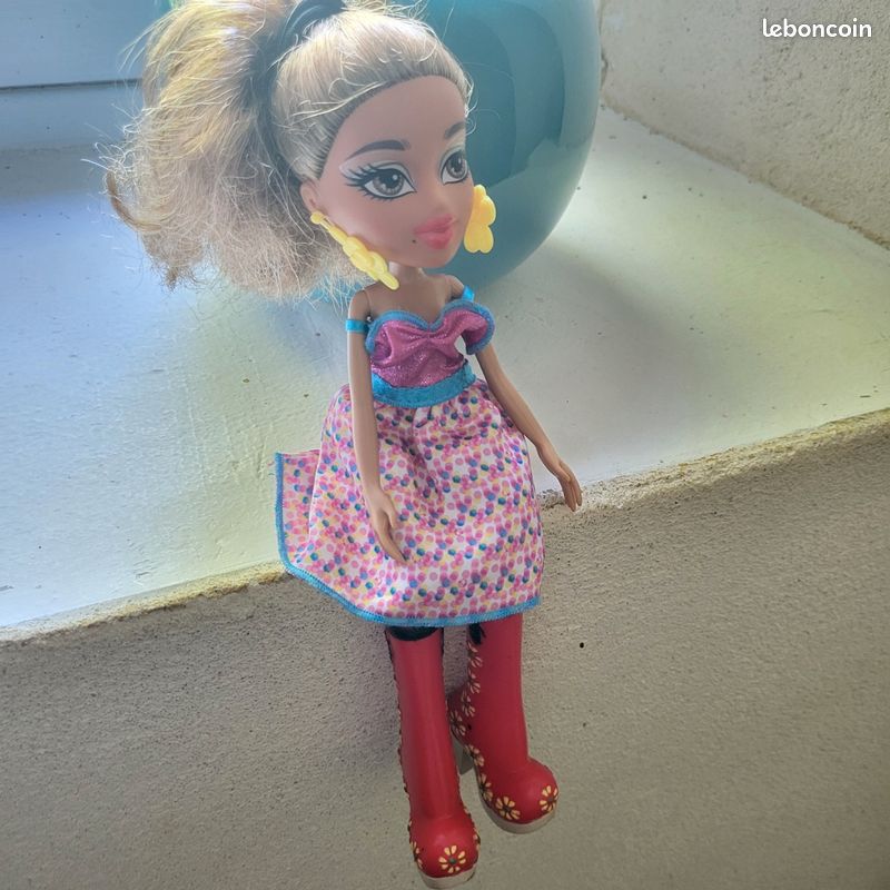 Poupée Bratz Indienne Vintage Avec 5 Tenues - Comme Neuve - Rare Pour Collection