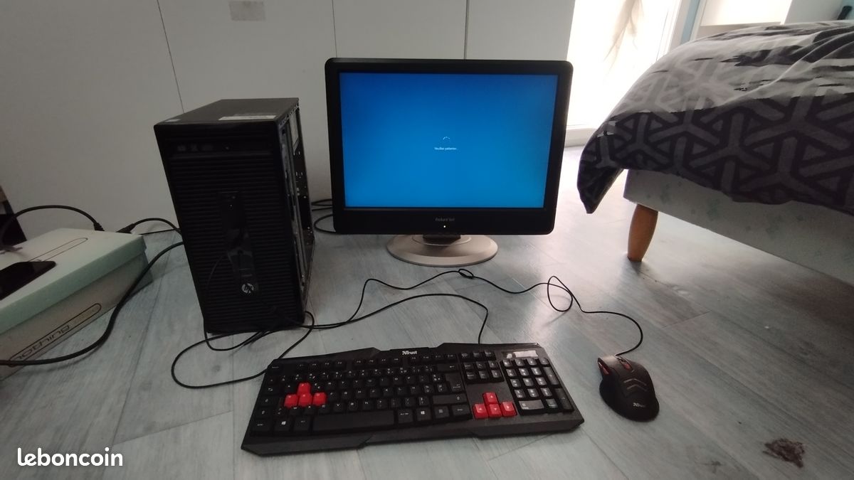 PC/Ordinateur + Écran, Clavier, Tapis de Souris et Souris (image 1)