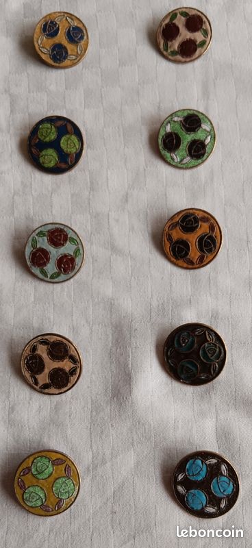 Broche émaillée (image 1)