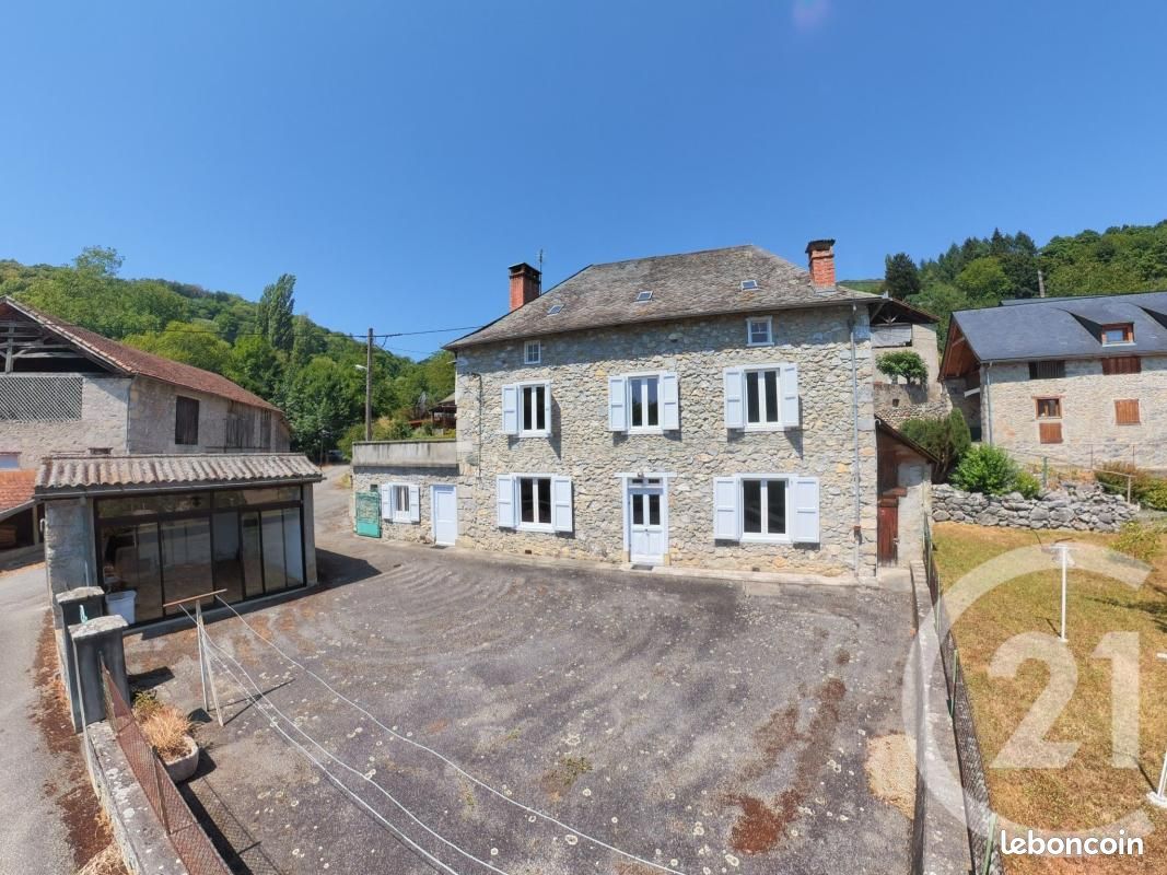 Maison 5 pièces 179 m² · à Moulis · 179 m² · 215 000 €