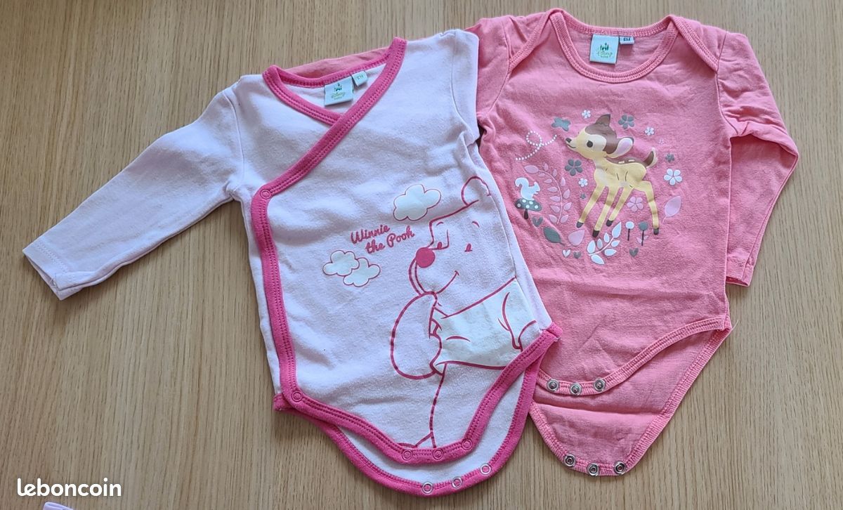 Lot 2 bodies Disney Baby 6 mois – Winnie l’Ourson & Bambi (bon état + défaut pression) (image 1)