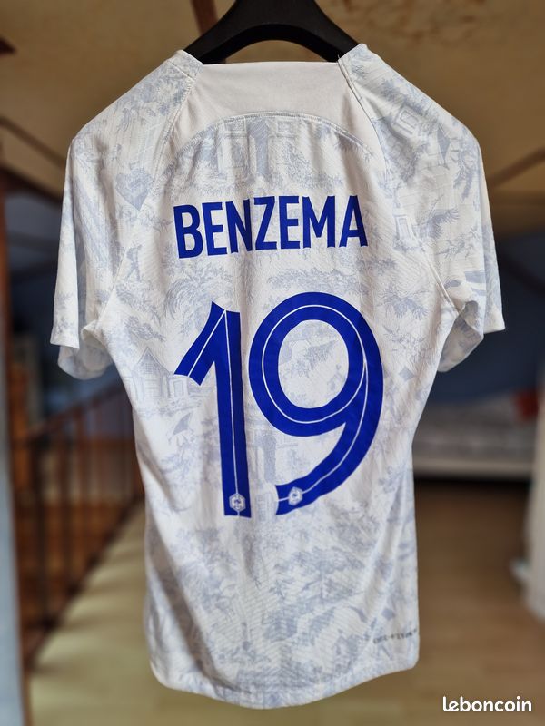 Maillot de football Benzema Real Madrid 2022-23 extérieur pour homme