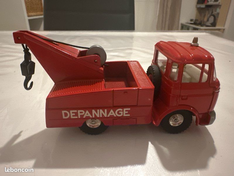 Berliet GAK Dépanneuse Rouge – Dinky / Atlas – échelle 1/43 – N°589 – NEUF