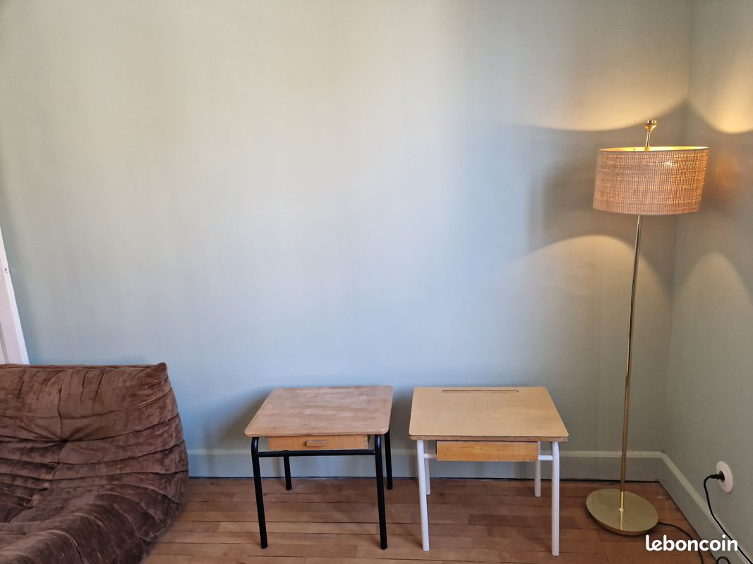 Petit bureau d'écolier en bois vintage (image 1)