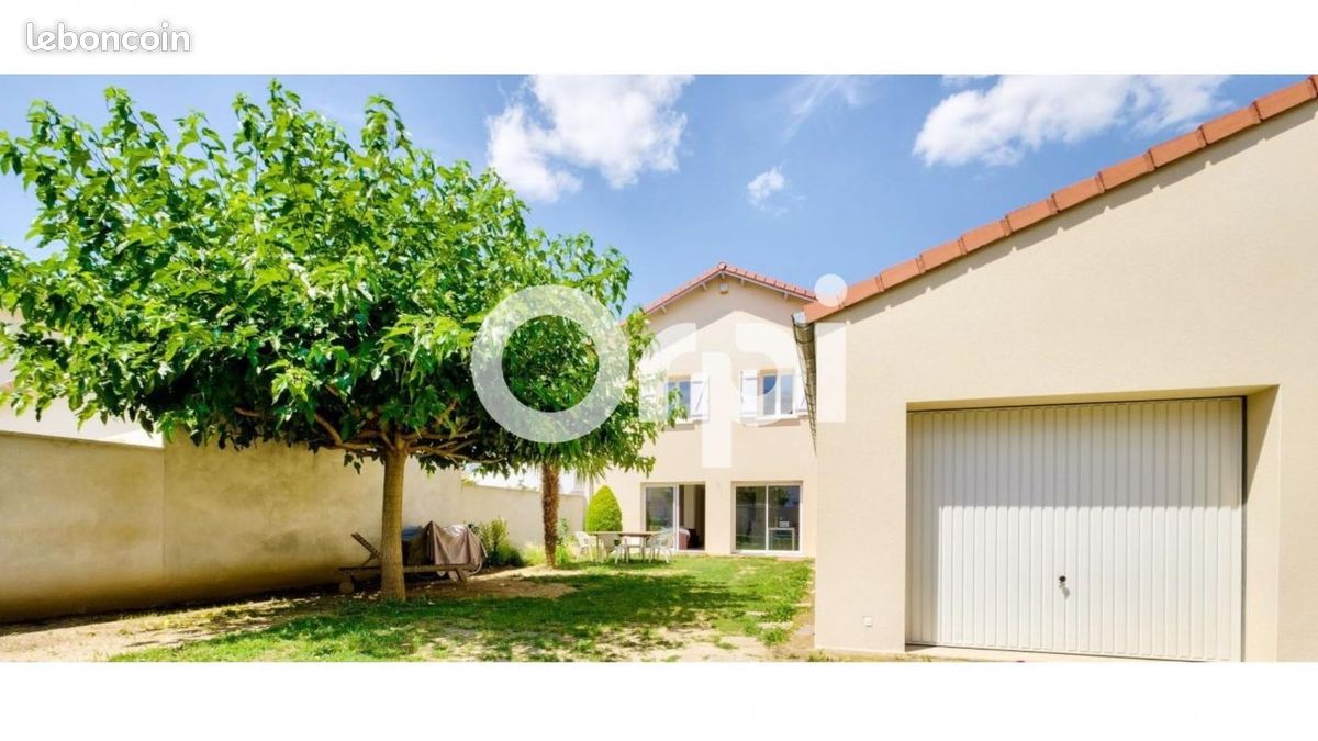 Maison 6 pièces 230 m² · à Bron · 230 m² · 650 000 €