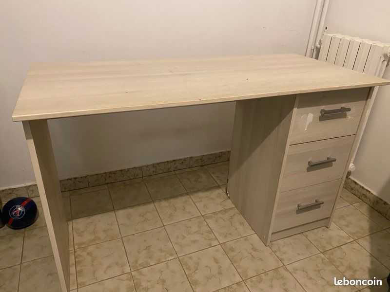 Bureau (image 1)