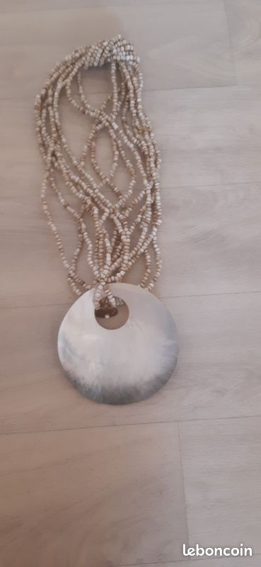 Collier (image 1)