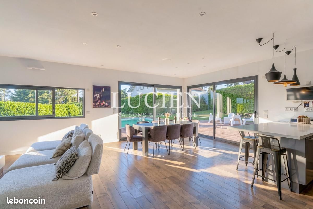Maison 6 pièces 165 m² · à Tassin-la-Demi-Lune · 165 m² · 880 000 €