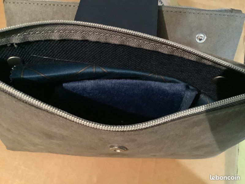 Trousse De Toilette Femme Produits Avion | Le Globe-Trotteur