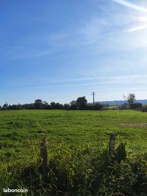 Terrain constructible · à Trenal · 55 000 €