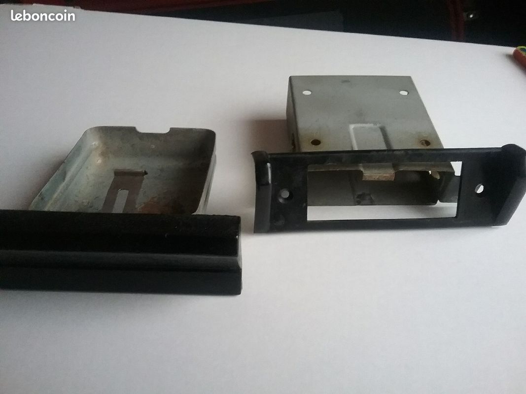 Cendrier pour SIMCA 1000 complet (image 1)