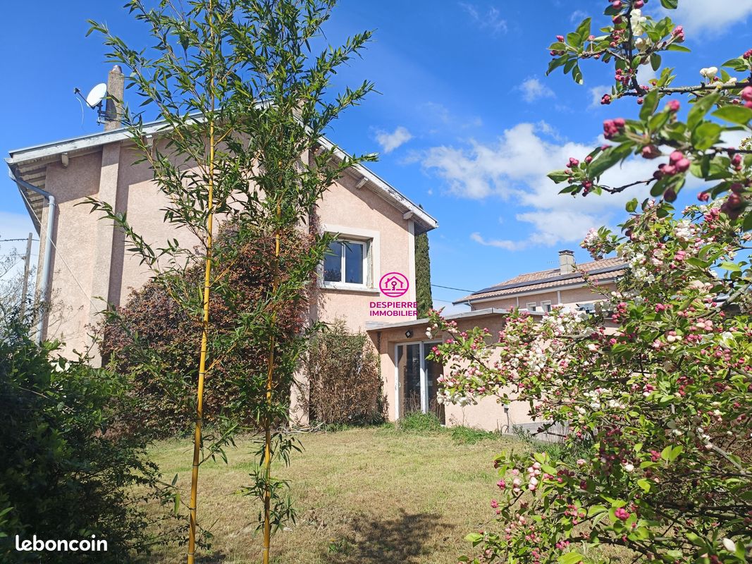 Maison 7 pièces 221 m² · à Roussillon · 221 m² · 280 000 €