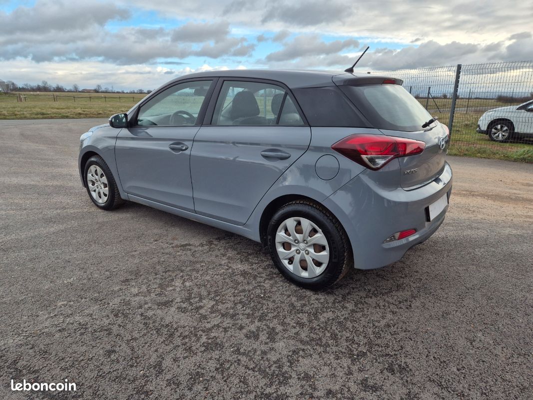 HYUNDAI I20 II PHASE 2 1.2i 75CH 2015 (image 4)