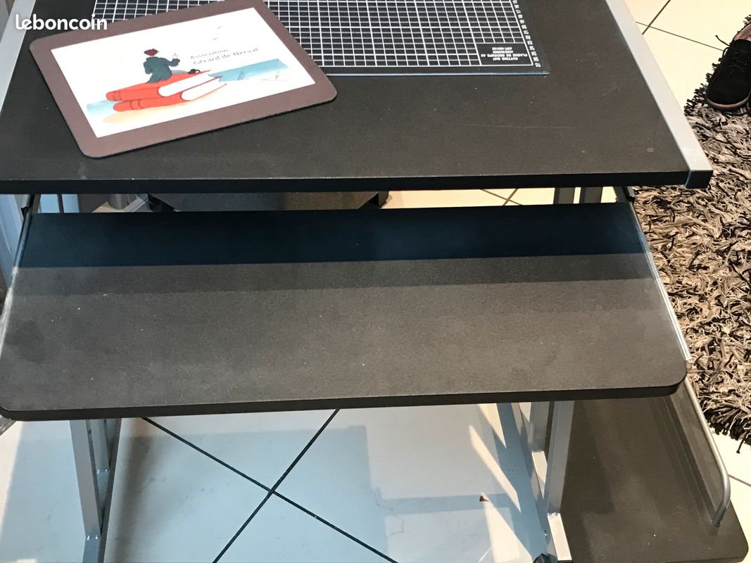 Table de bureau sur roulettes (image 1)