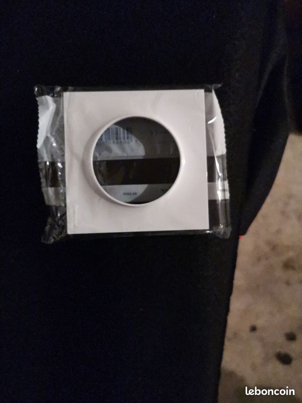 Cache prise (image 1)