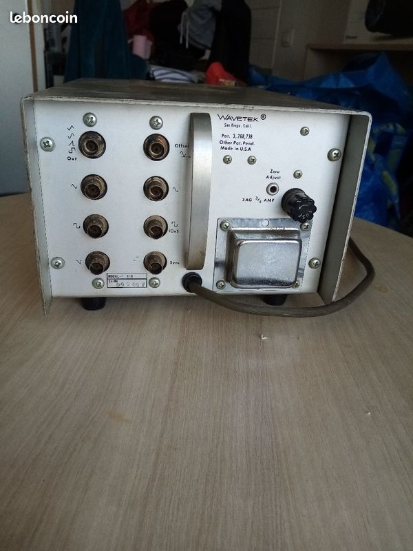 Wavetek model 116 avec son manuel d'utilisation (image 2)