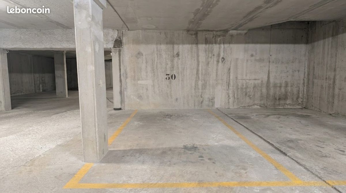 Parking 10 m² · à La Garenne-Colombes · 10 m² · 90 €/mois