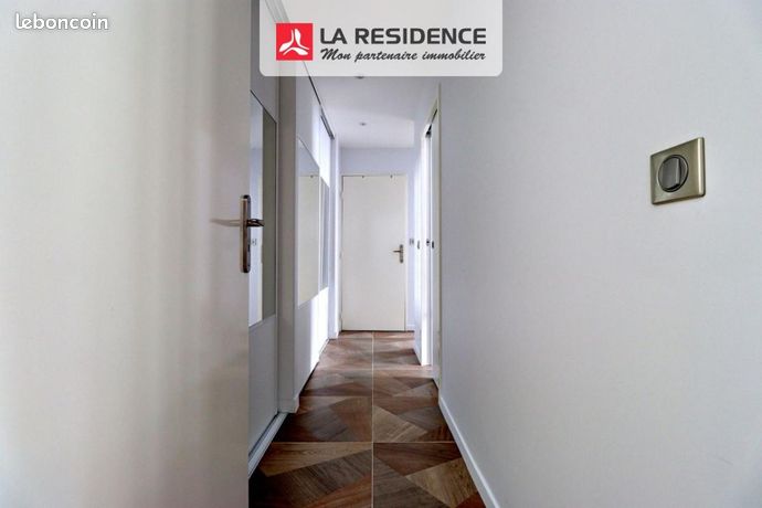 https://img.leboncoin.fr/api/v1/lbcpb1/images/9e/9b/41/9e9b417e89394ddd7e877e1f9c76edef34126dd0.jpg?rule=ad-image