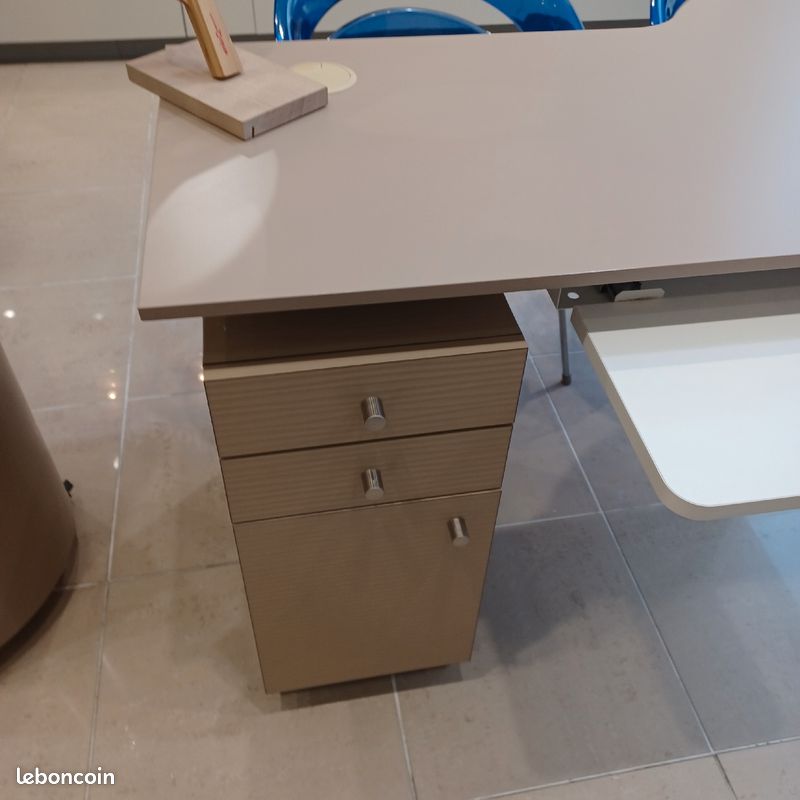 Bureau pour enfant ou ado en etat neuf (image 8)